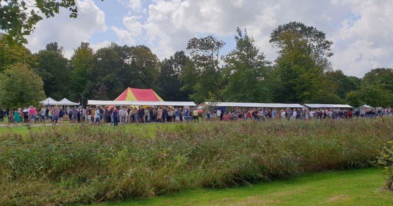 Zomerdromen romantische markt, muziek, dans, food, kunst, kids en picknicken — muziek in Den Helder